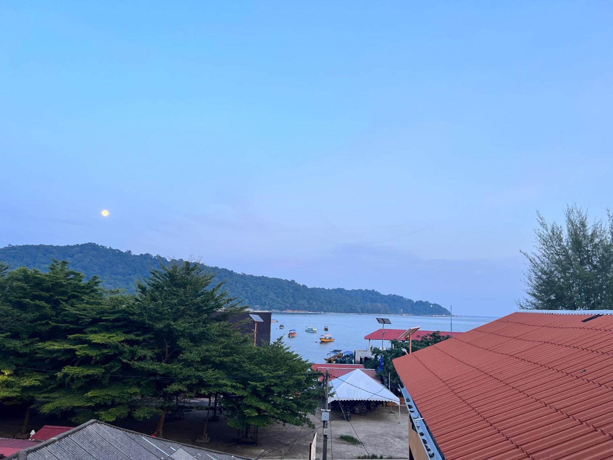 Perhentian Suria Hotel Kampong Pasir Petani Exterior photo